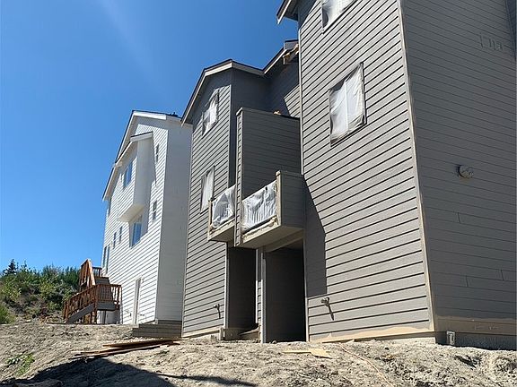 3rd image of 1125 NW Dragonstone St #43