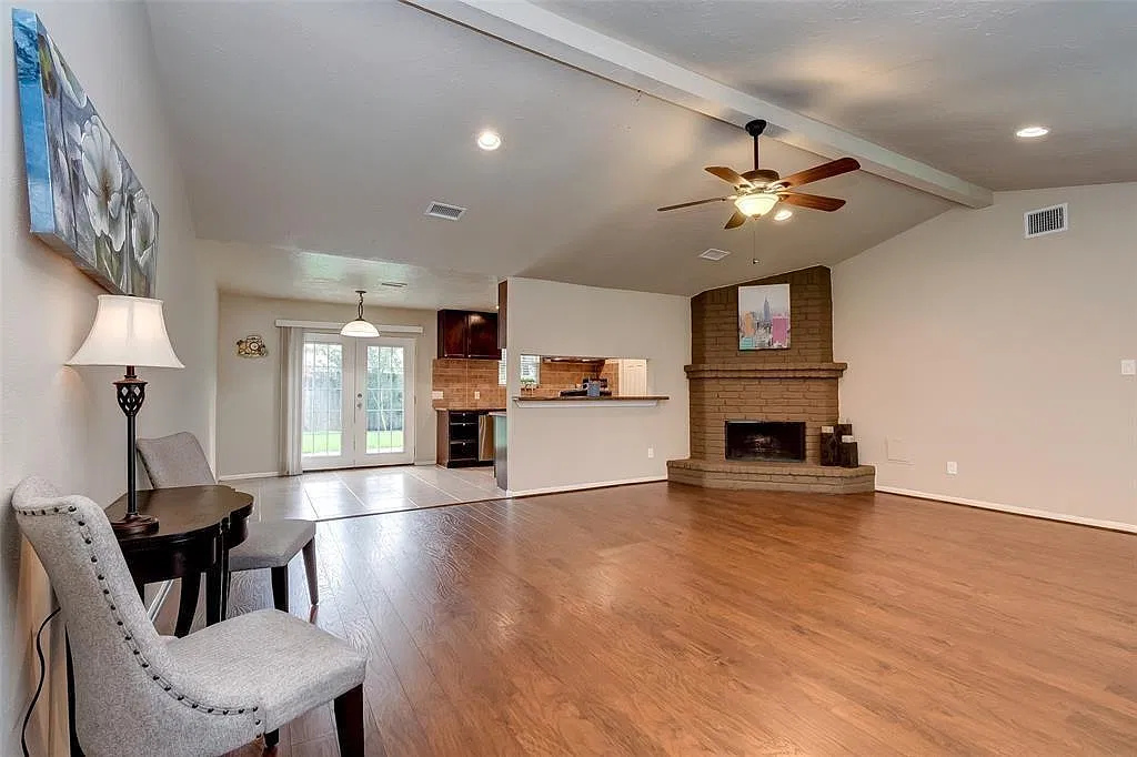 3 bed, 2.0 bath, 1381 sqft, $1,750 — Photo 1