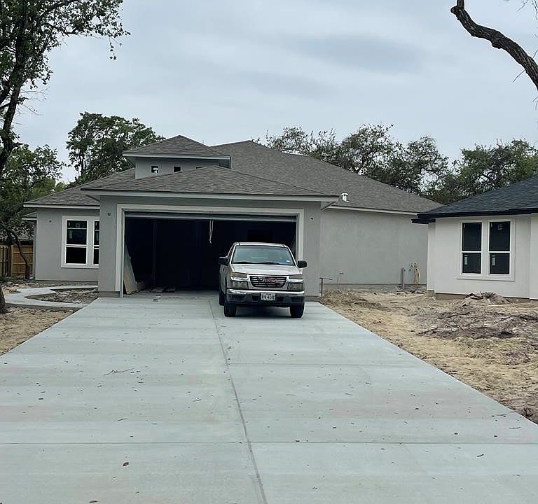 1st image of 205 Doral Ln