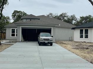 205 Doral Ln, Rockport, TX 78382