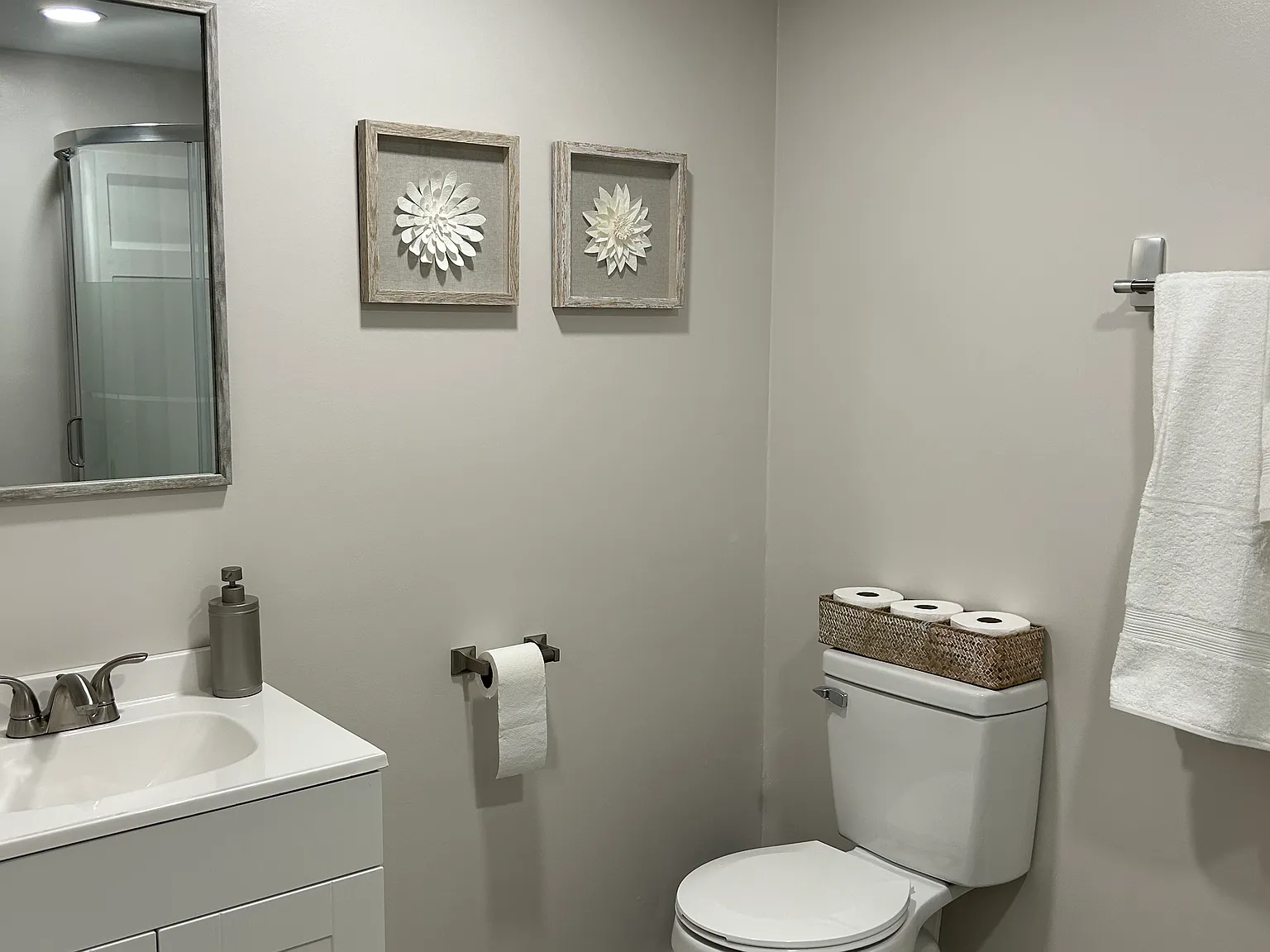 4 bed, 2700 sqft, $2,200 — Photo 2
