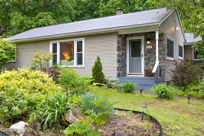 2nd image of 169 Reservoir Road