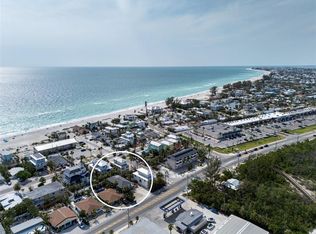 3018 Gulf Dr, Holmes Beach, FL 34217