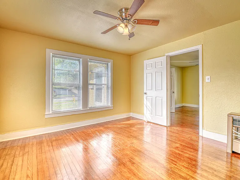 1559 Vermont Ave — Photo 8