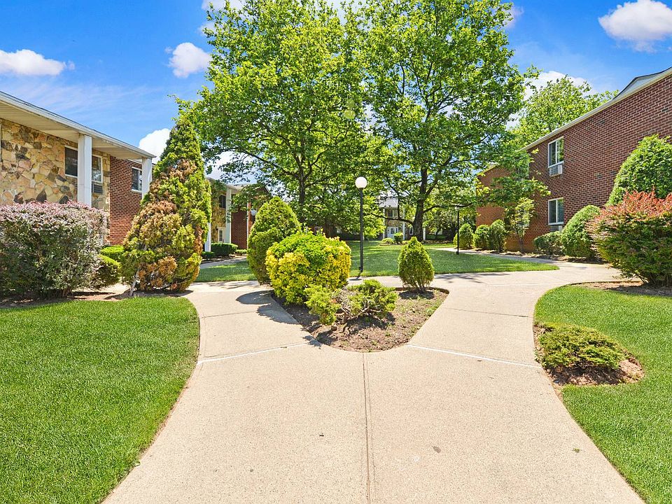1st image of 9 Gadsen Pl APT 2D
