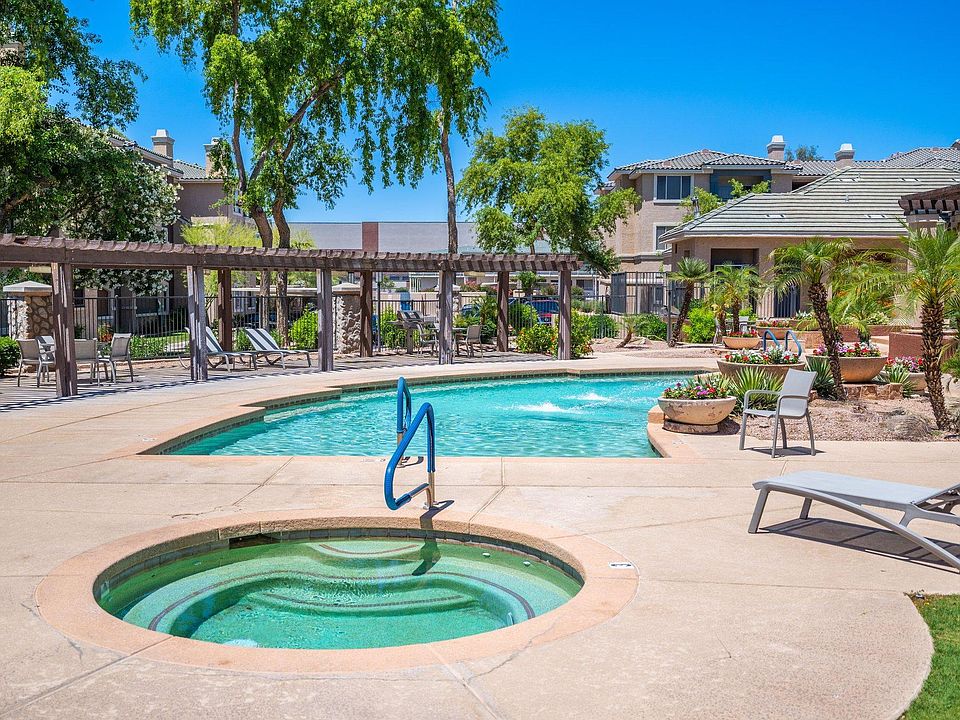Pool, hot tub, BBQ, shady pergula - all in the fenced pool area