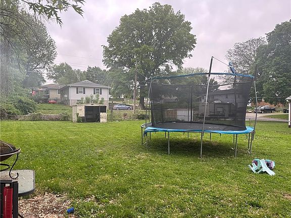 3rd image of 2619 Belle St
