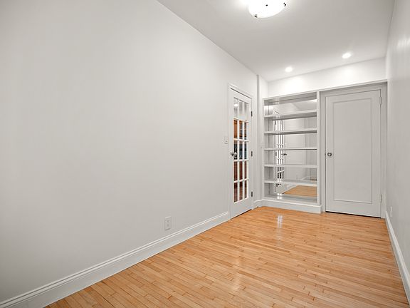 4th image of 24 Minetta Ln APT 4R