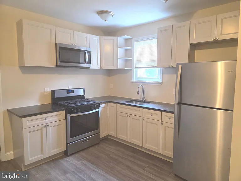 157 Robertson Ave — Photo 6