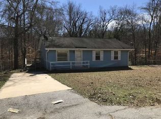 124 Hodges Cir, Hodges, SC 29653