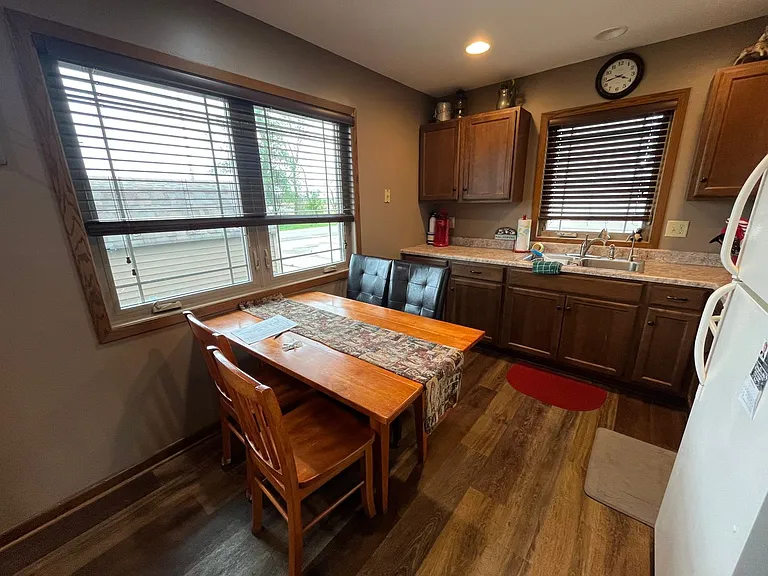 1038 S Lake Dr — Photo 3