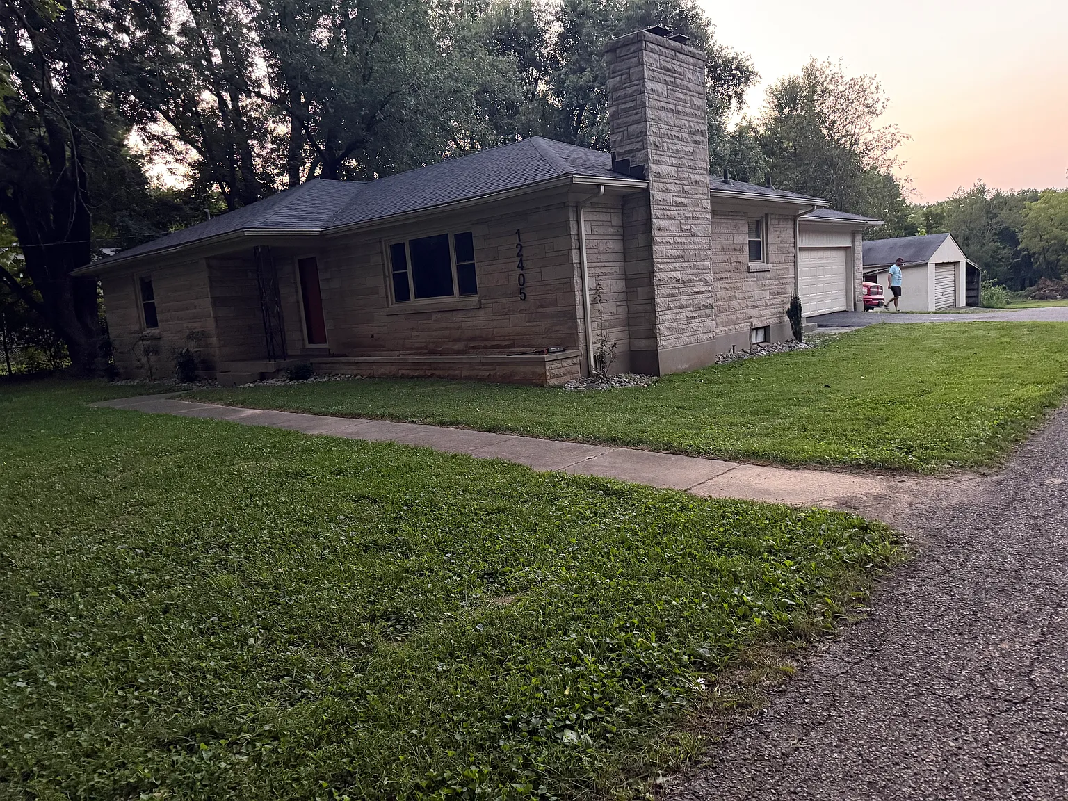 4 bed, 1.5 bath, 1625 sqft, $2,000 — Photo 2
