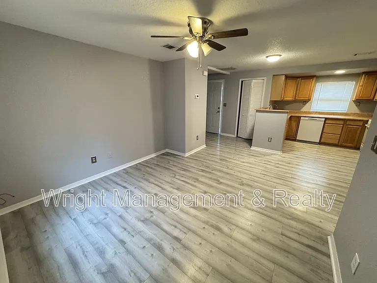 545 Pine St — Photo 6