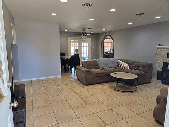 2nd image of 1320 W Avenue L8