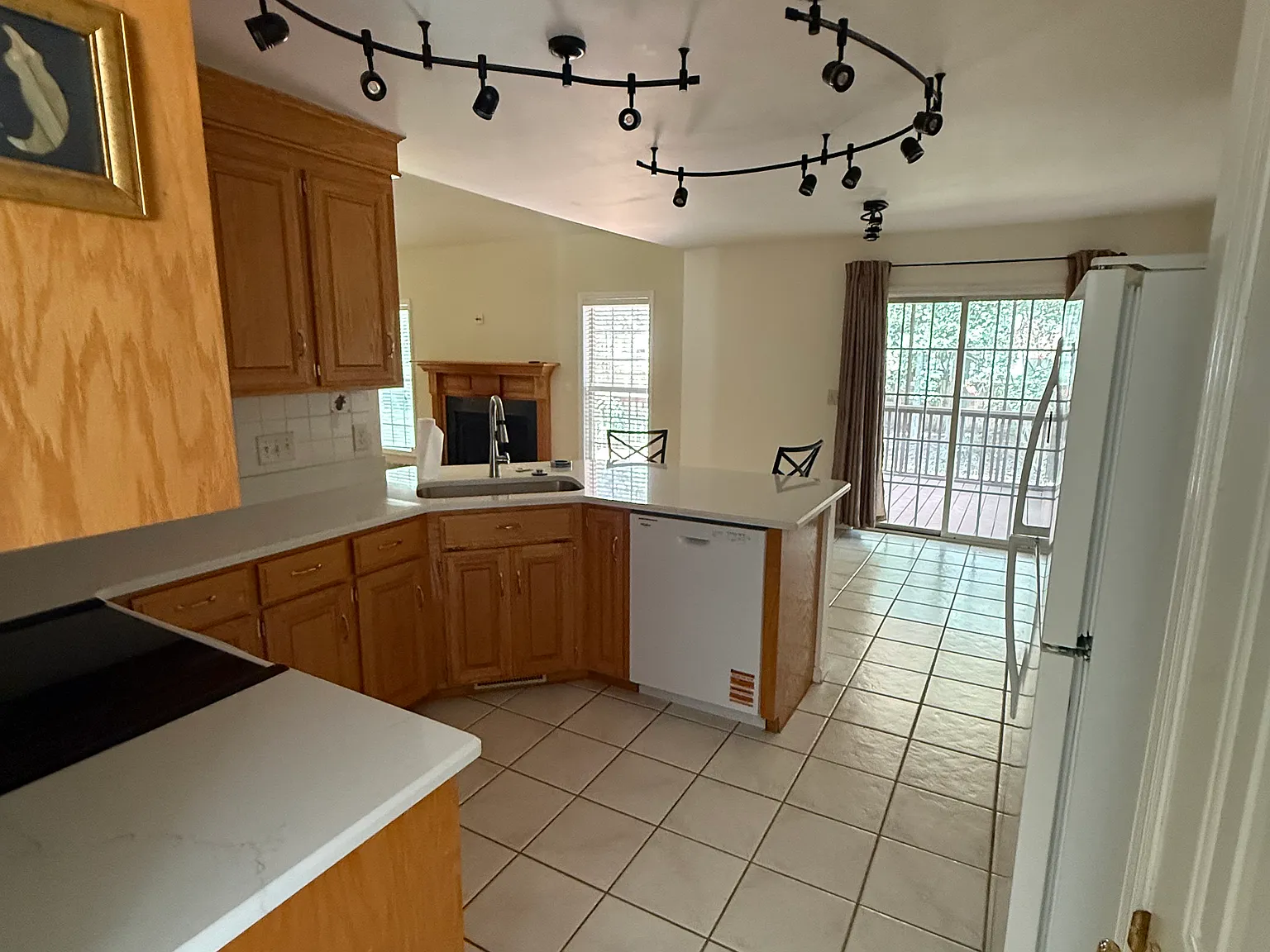 4 bed, 2.5 bath, 2600 sqft, $2,650 — Photo 4