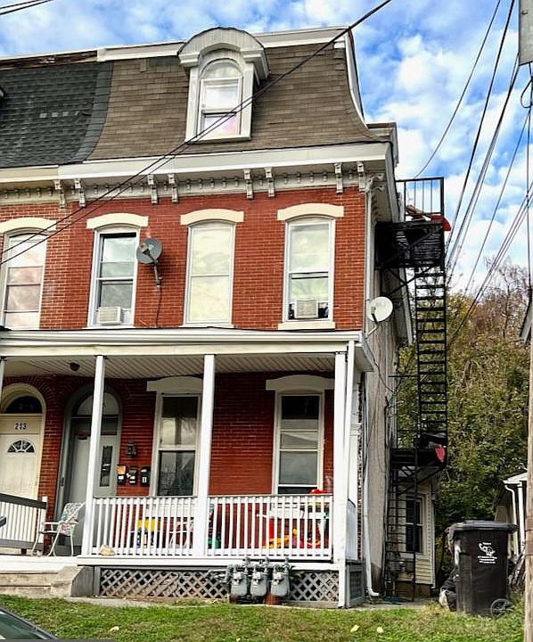 2nd image of 215 E Jacoby St