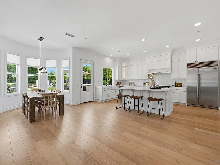 855 Stratford Knl — Photo 1