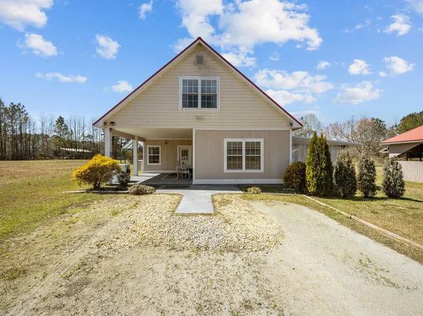 828 Chair Factory Rd, Whiteville, NC 28472