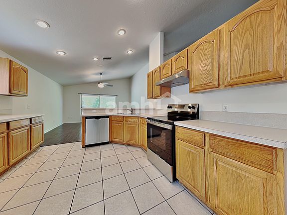 3rd image of 15004 Shaw Rd