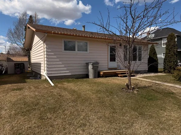 122 E Main St, Lashburn, SK S0M 1H0