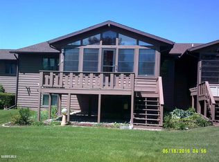 523 N Fairway Dr, Lena, IL 61048