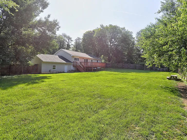 1735 Maple Ave — Photo 36