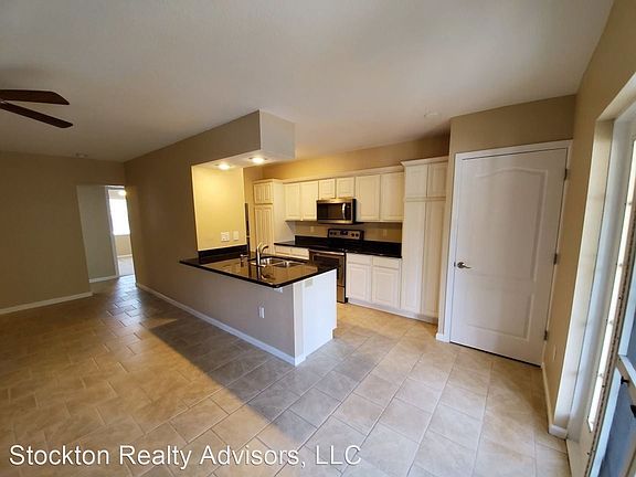 3rd image of 421 Menendez St APT 2