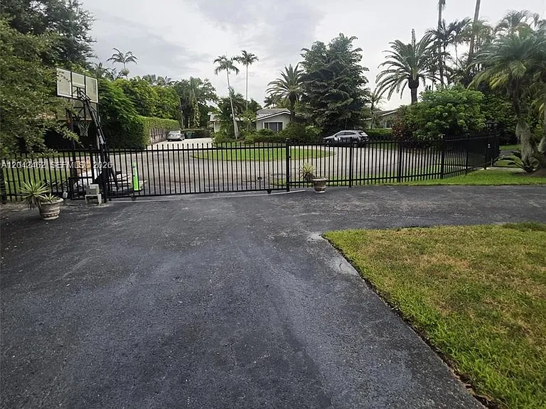 7240 SW 119th St — Photo 25