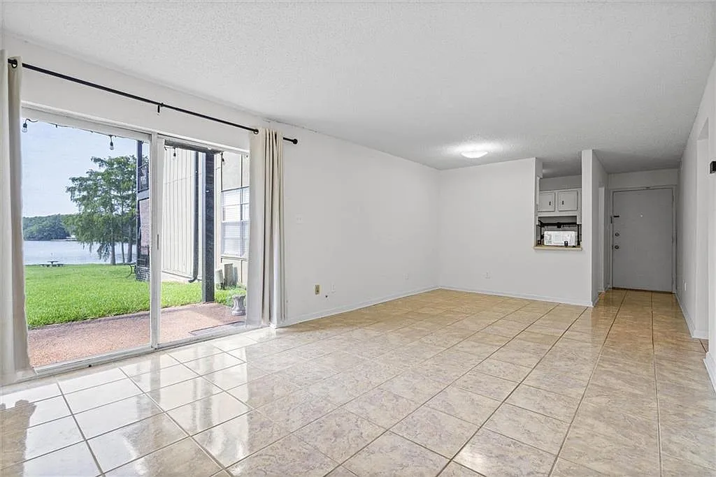 2 bed, 2.0 bath, $1,400 — Photo 3