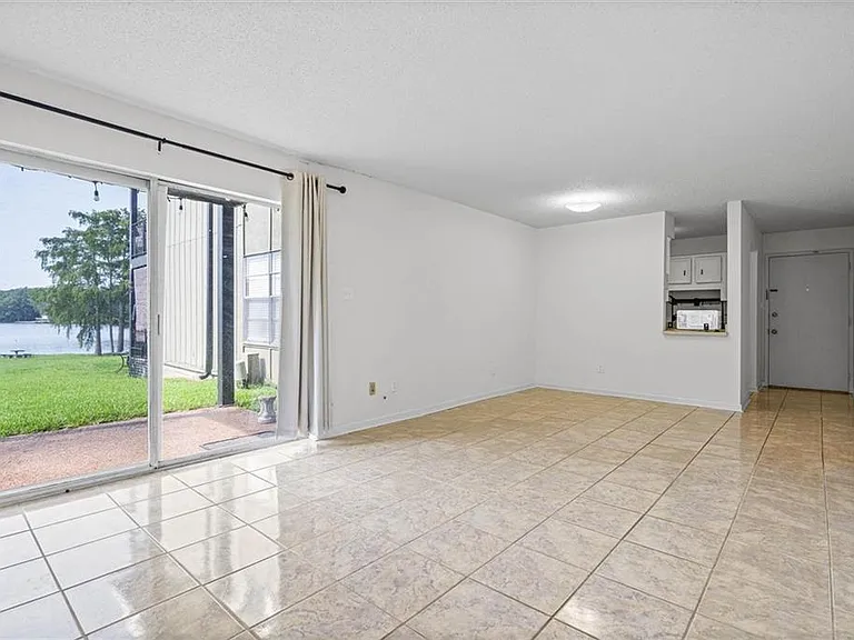 119 Riverbend Dr #119 — Photo 3