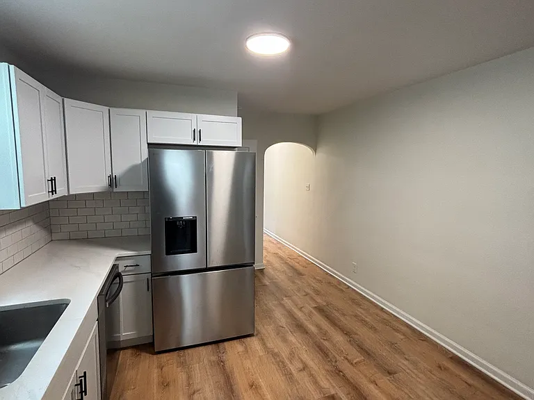 641-643 E Whittier St — Photo 2