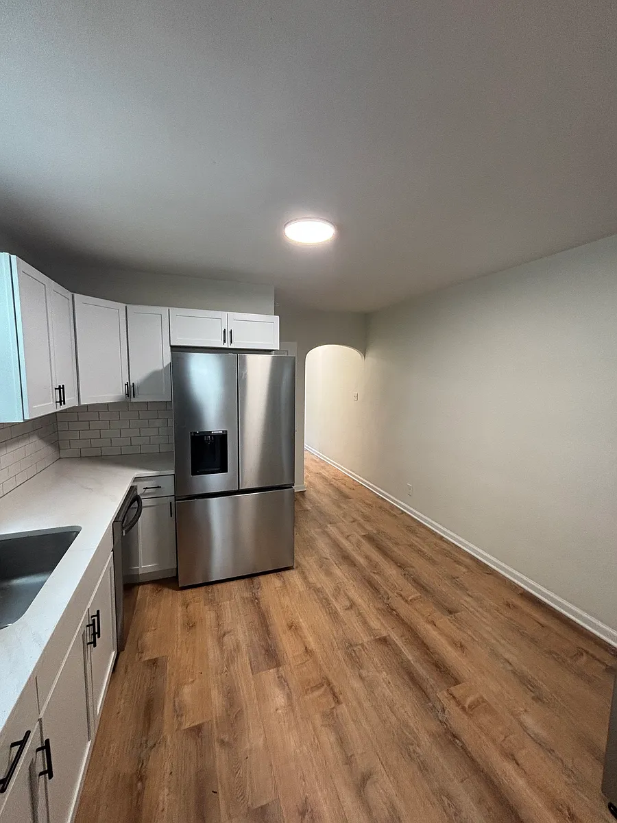 Building Photo - 641-643 E Whittier St