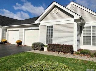 247 Glen Dr, Ridge, NY 11961