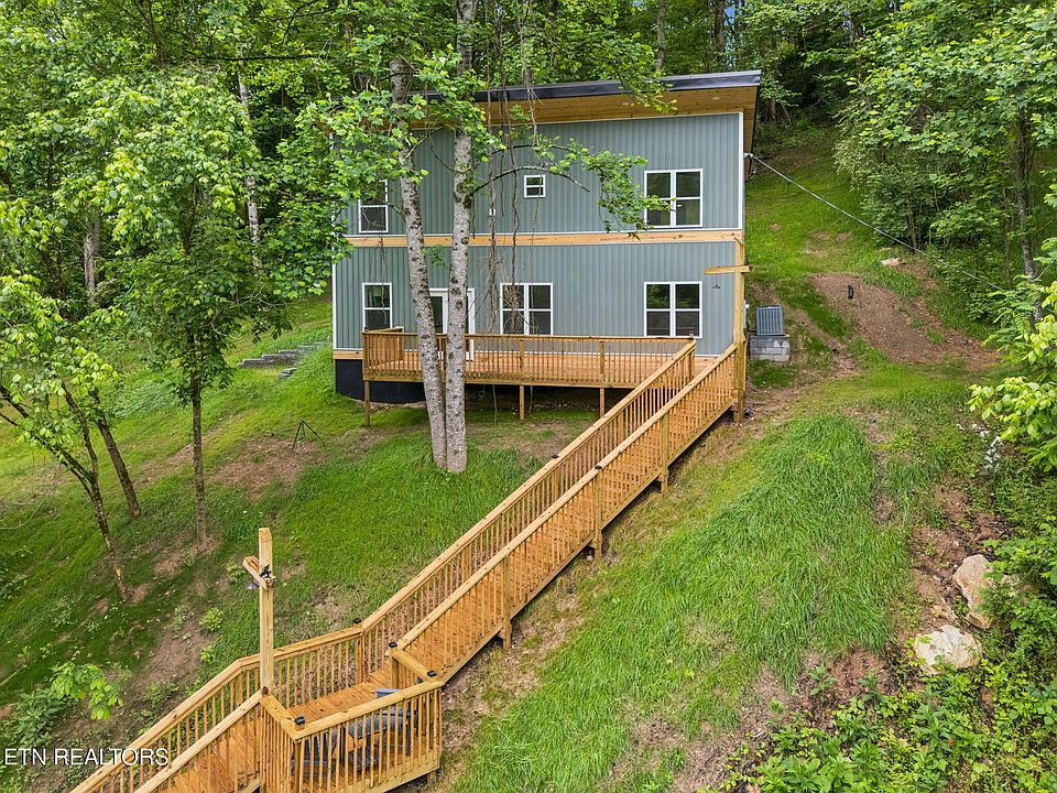 1st image of 213 Hidden Valley Rd