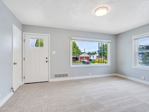 5th image of 356 E Belview Ave