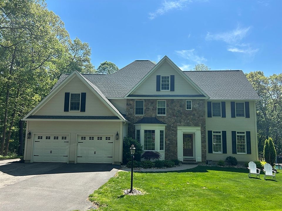 1st image of 8 Iroquois Ln