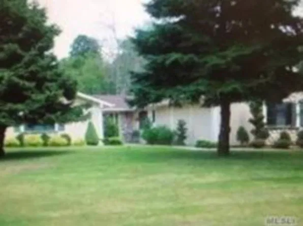 44 Quail Run, East Islip, NY 11730