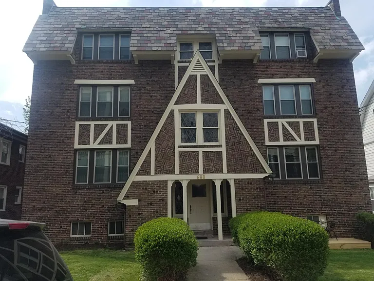 688 Florida Ave — Photo 8