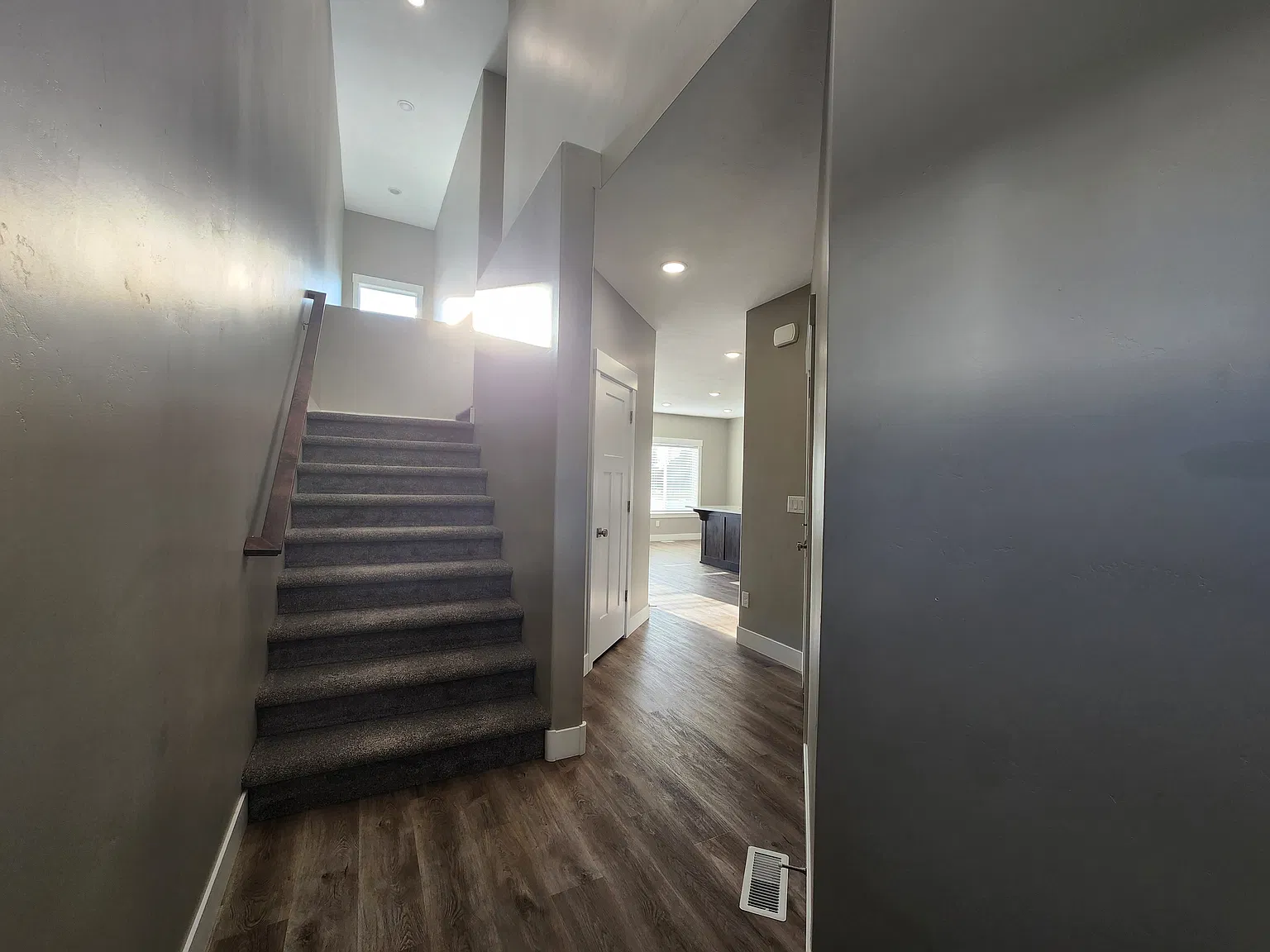 Gorgeous Townhome in Ucon! — Photo 2