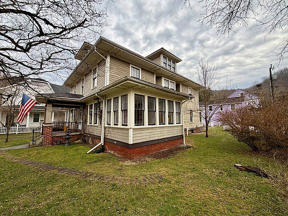 4th image of 208 Main St