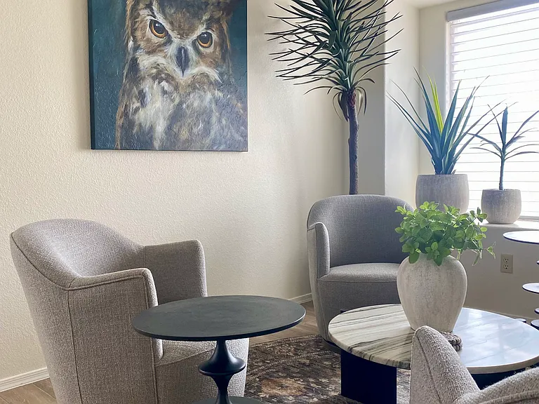 2460 W Catalpa Rd — Photo 11
