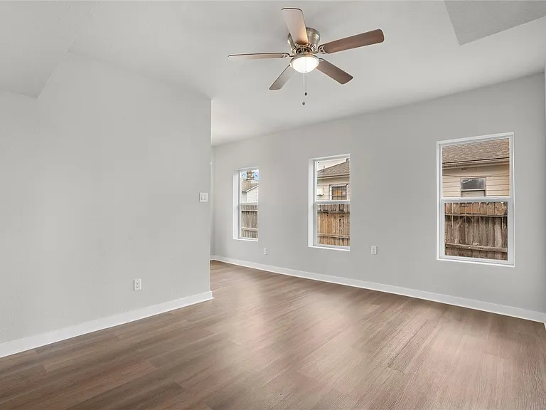 1115 Hogan St #1 — Photo 6