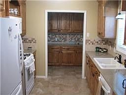 4th image of 2610 Pine St