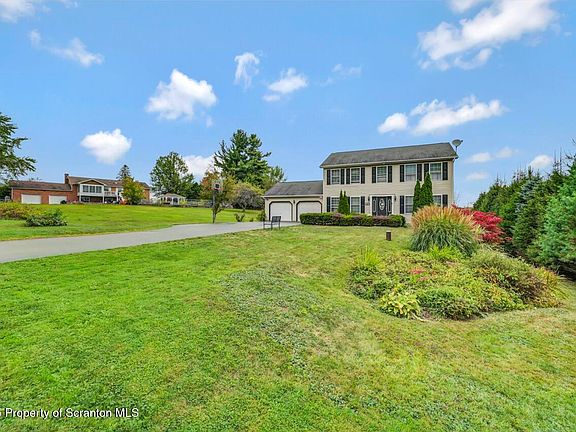 4th image of 53 Debbie Dr