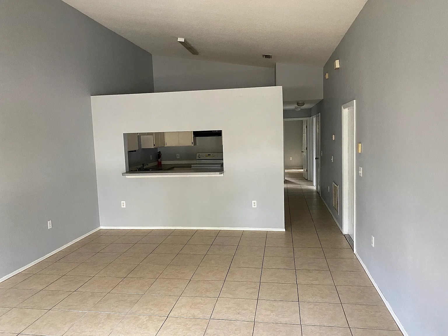 3 bed, 1260 sqft, $2,100 — Photo 1