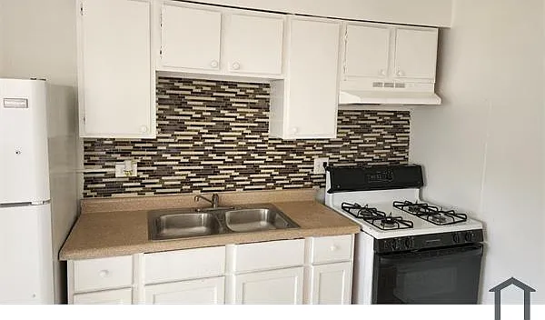 2121 Williamsburg Dr #302 — Photo 15