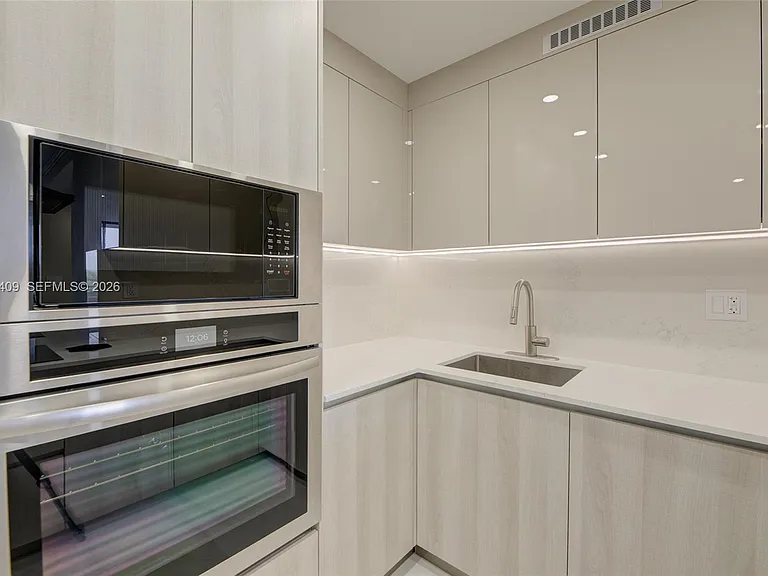 600 Three Islands Blvd #403 — Photo 5