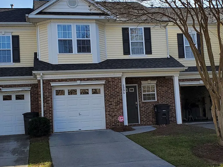 5994 Fox Point Cir — Photo 1
