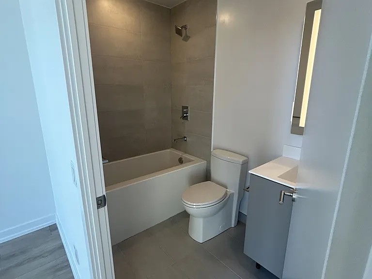 500 Dupont St #814 — Photo 18