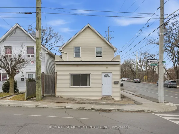 237 Queen St N, Hamilton, ON L8R 2W2